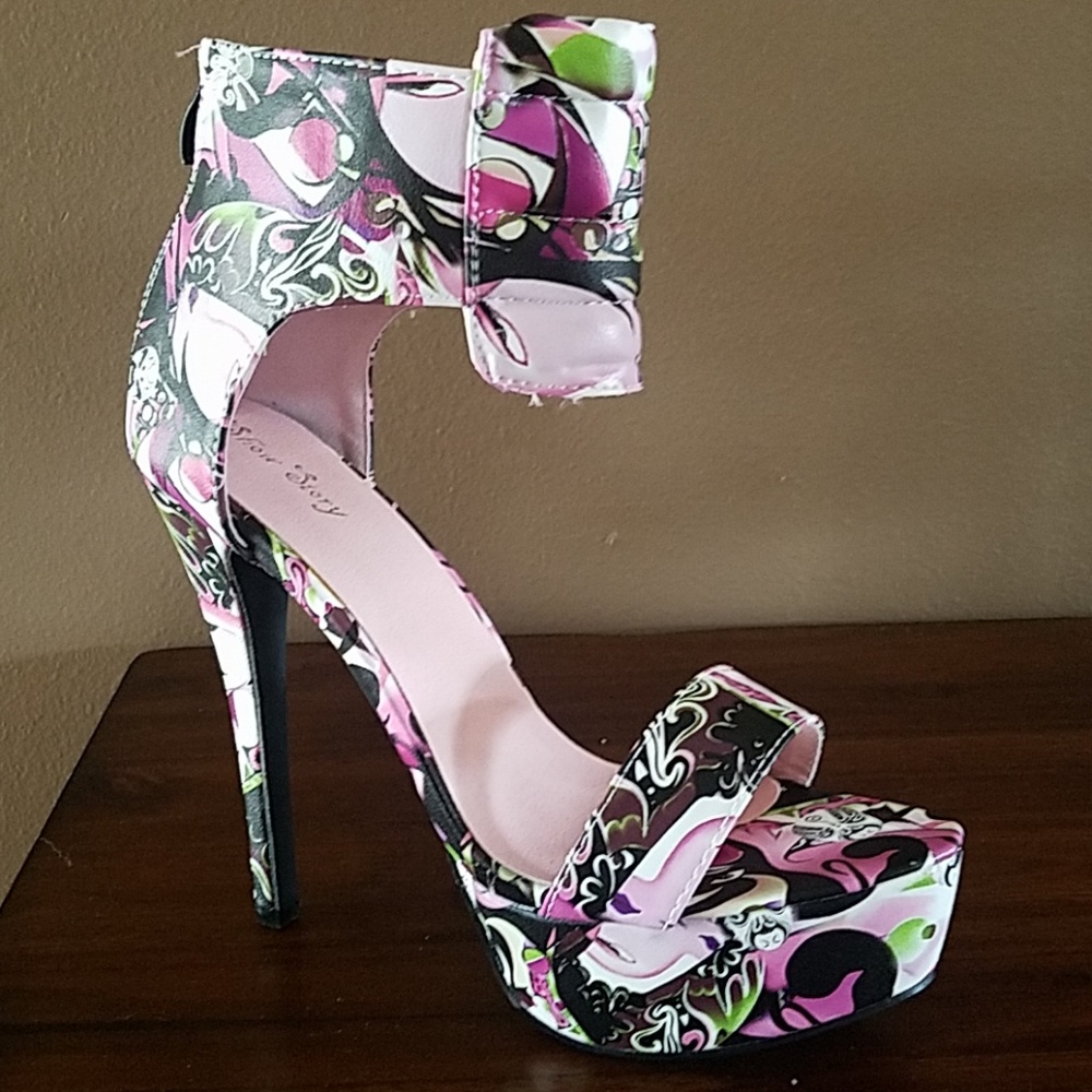 🌻SOLD🌻Show Story Peep Toe Platform Pump